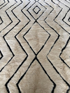 Beni Mrirt Moroccan Black and White rug 